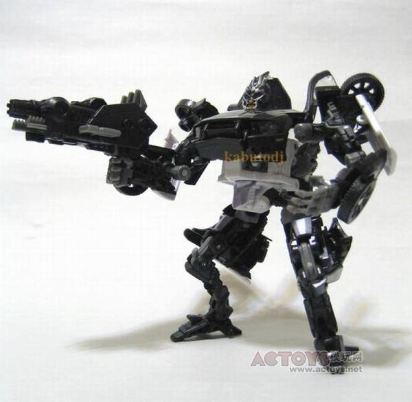 Transformers Dark Of The Moon Deluxe Barricade  (3 of 3)